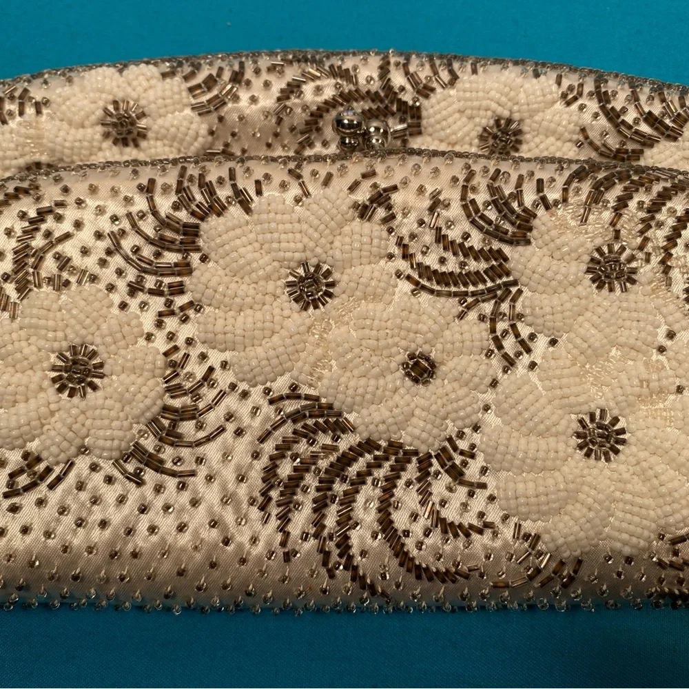 Beaded Floral Clutch by II Yama - Picture 11 of 11